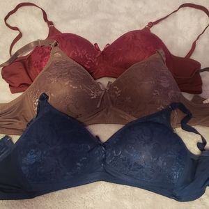 Bundle of bras!! 34C NWOT